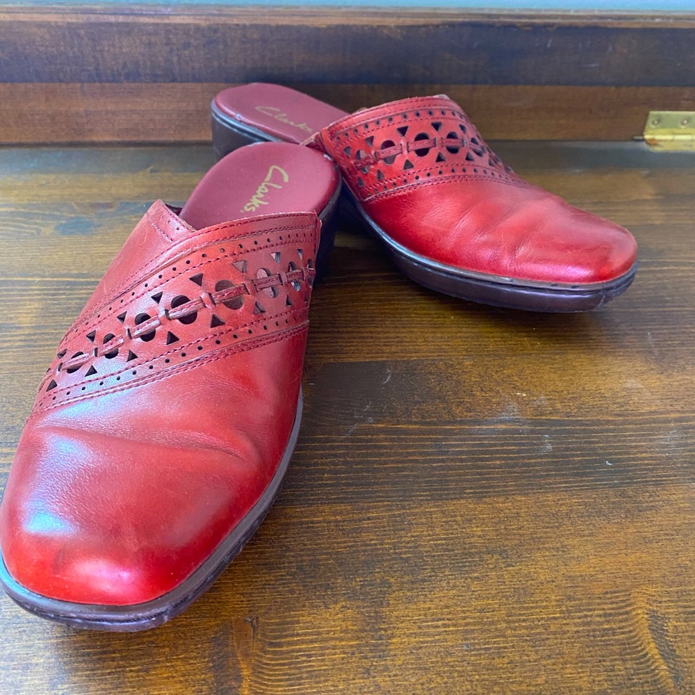 Clarks Mule Clog Sandals Red Leather Block Heel Lasercut Size 8.5